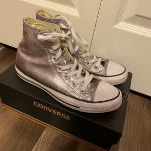 silver women’s size 8 high top converse